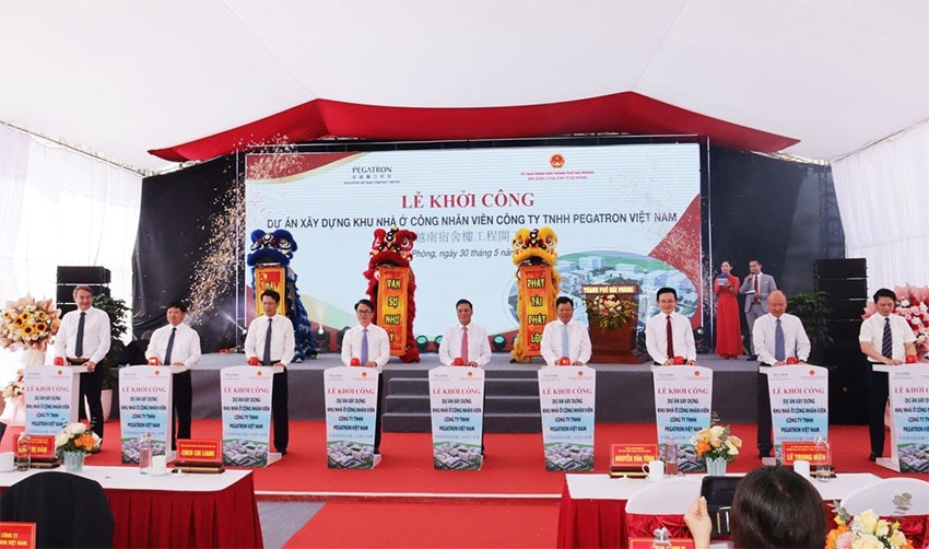Lãnh đạo thành phố Hải Phòng và Công ty trách nhiệm hữu hạn Pegatron Việt Nam nhấn nút khởi công dự án xây dựng nhà ở cho công nhân
