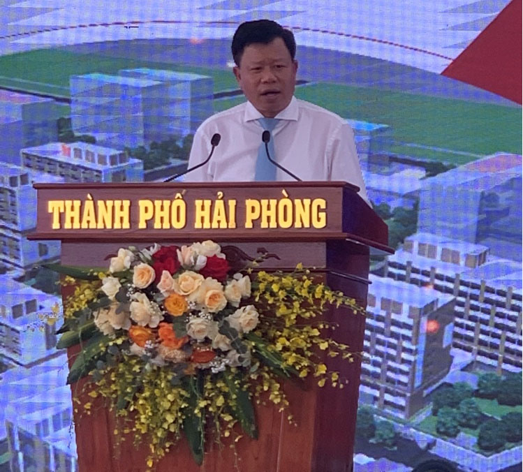 Ông Lê Trung Kiên – Trưởng Ban quản lý Khu kinh tế Hải Phòng phát biểu tại Lễ khởi công